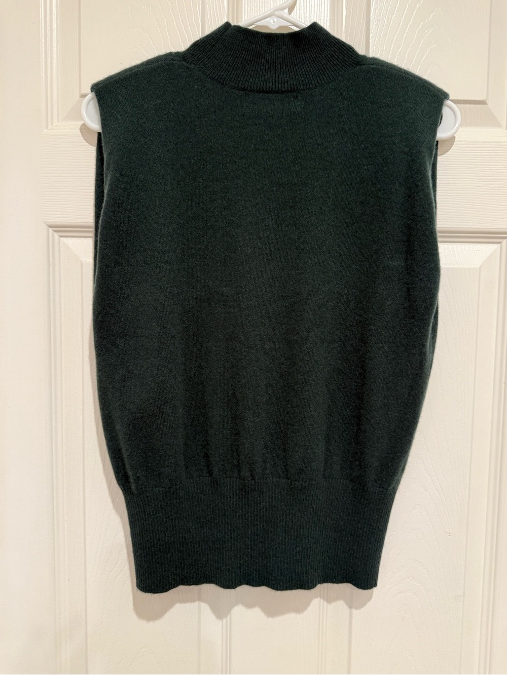 Banana Republic Dark Green Sleeveless Turtleneck Sweater - 100 percent Cashmere